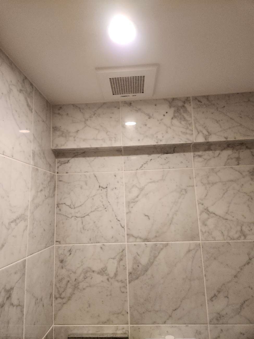 贅沢使い大理石のトイレ空間 | 藤沢市周辺エリアのリフォーム（キッチン、浴槽、トイレ、外壁塗装等）｜ 株式会社内藤商事