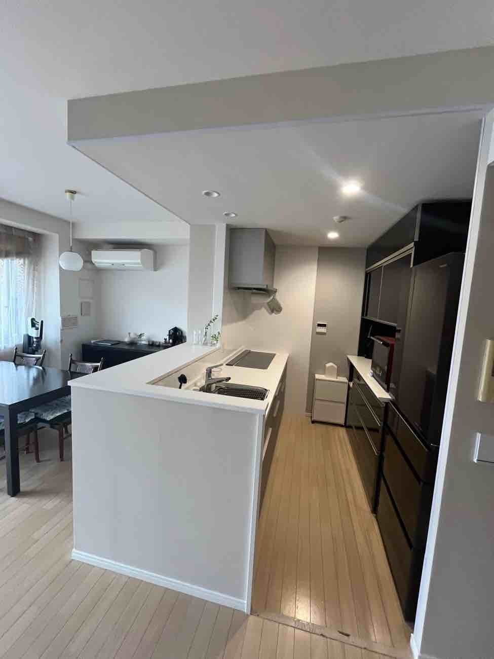 家族の団欒が楽しめる開放的なキッチン　 | 藤沢市周辺エリアのリフォーム（キッチン、浴槽、トイレ、外壁塗装等）｜ 株式会社内藤商事